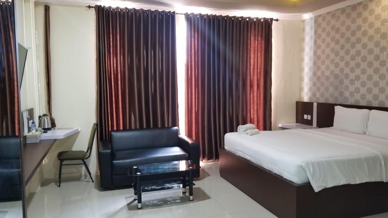 Jember City Hotel Buitenkant foto