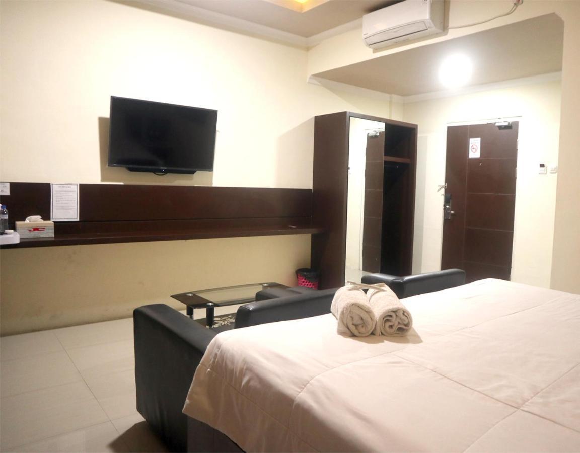 Jember City Hotel Buitenkant foto