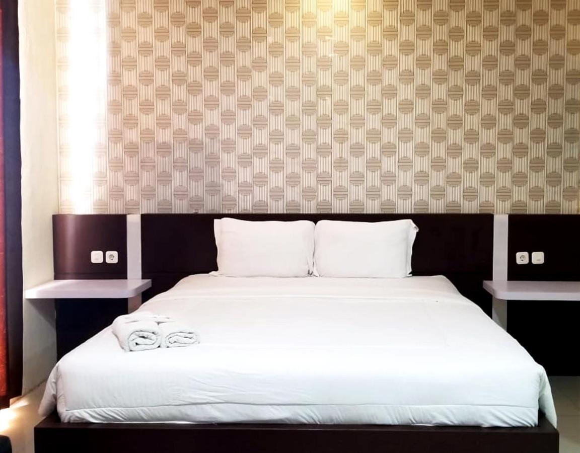 Jember City Hotel Buitenkant foto