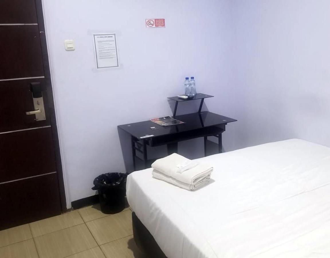 Jember City Hotel Buitenkant foto