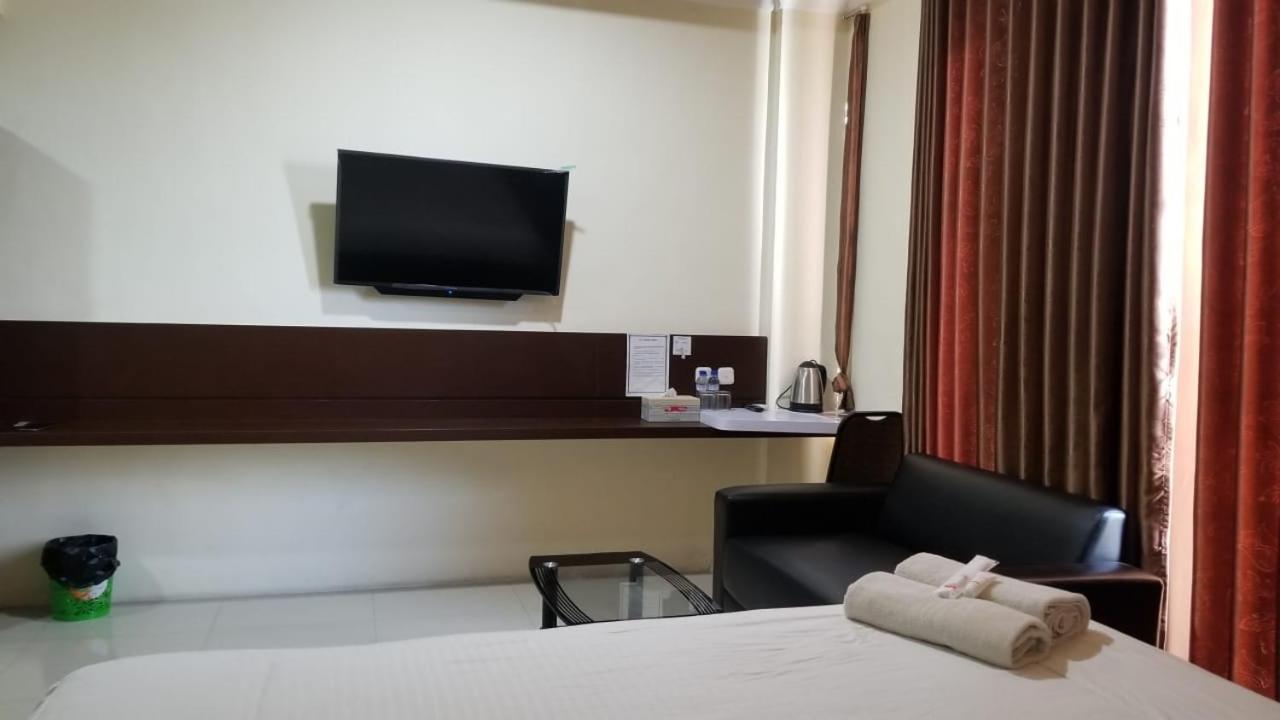 Jember City Hotel Buitenkant foto