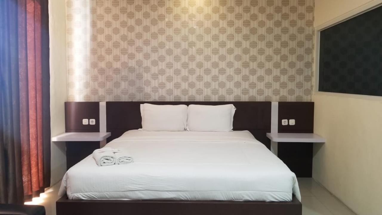 Jember City Hotel Buitenkant foto