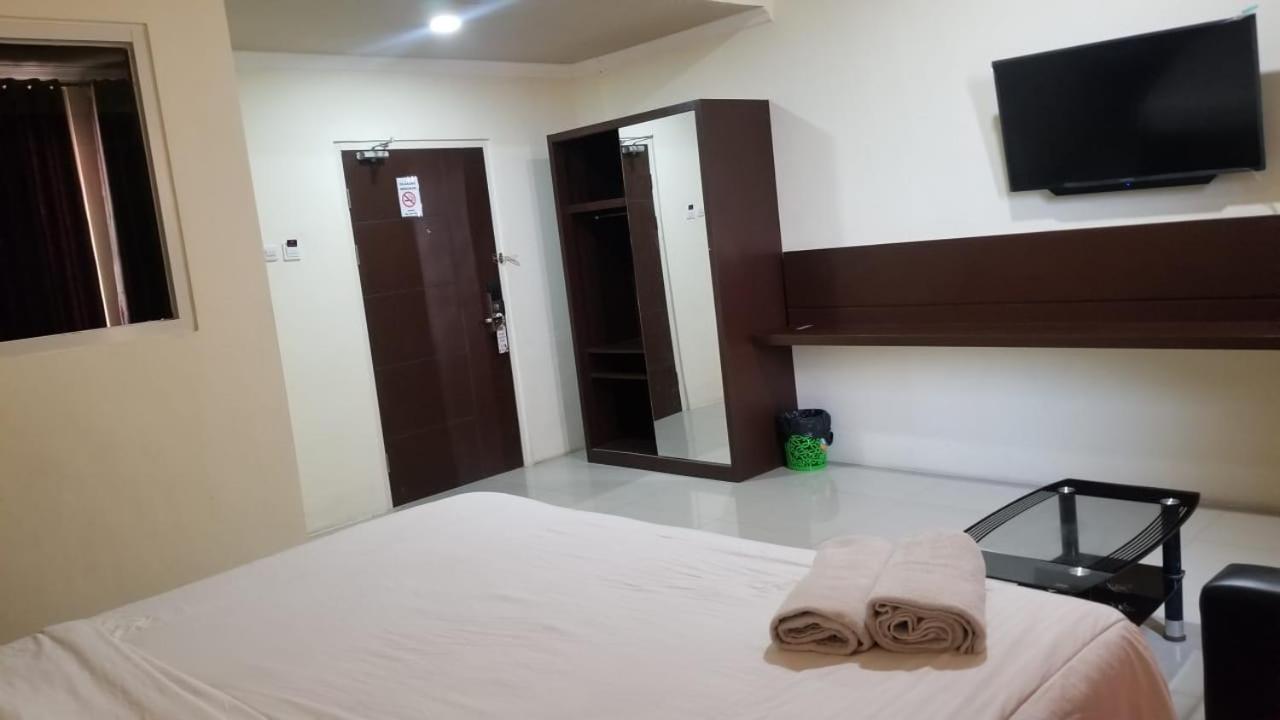 Jember City Hotel Buitenkant foto